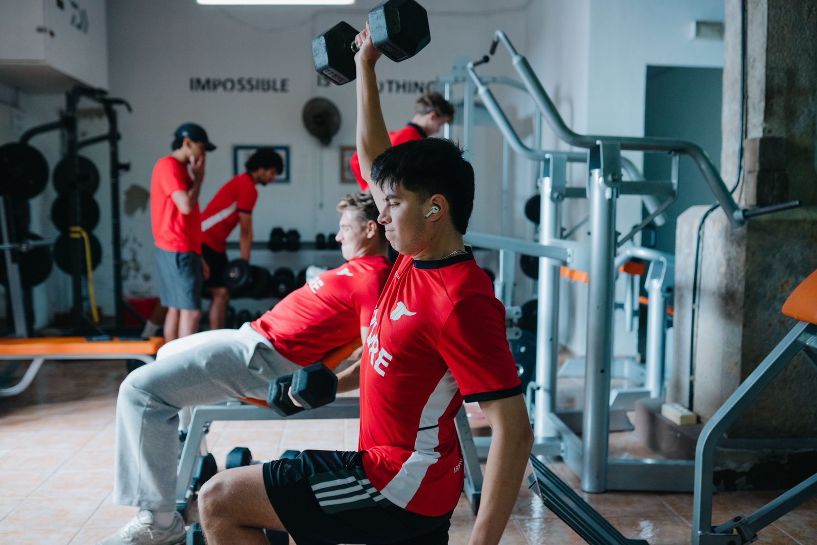 ETURE players training in the gym