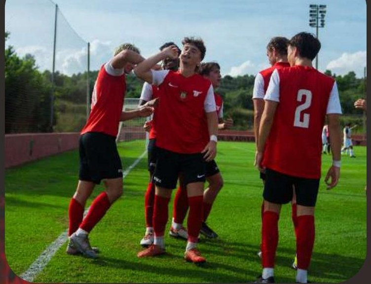 ETURE FC players celebrating a goal