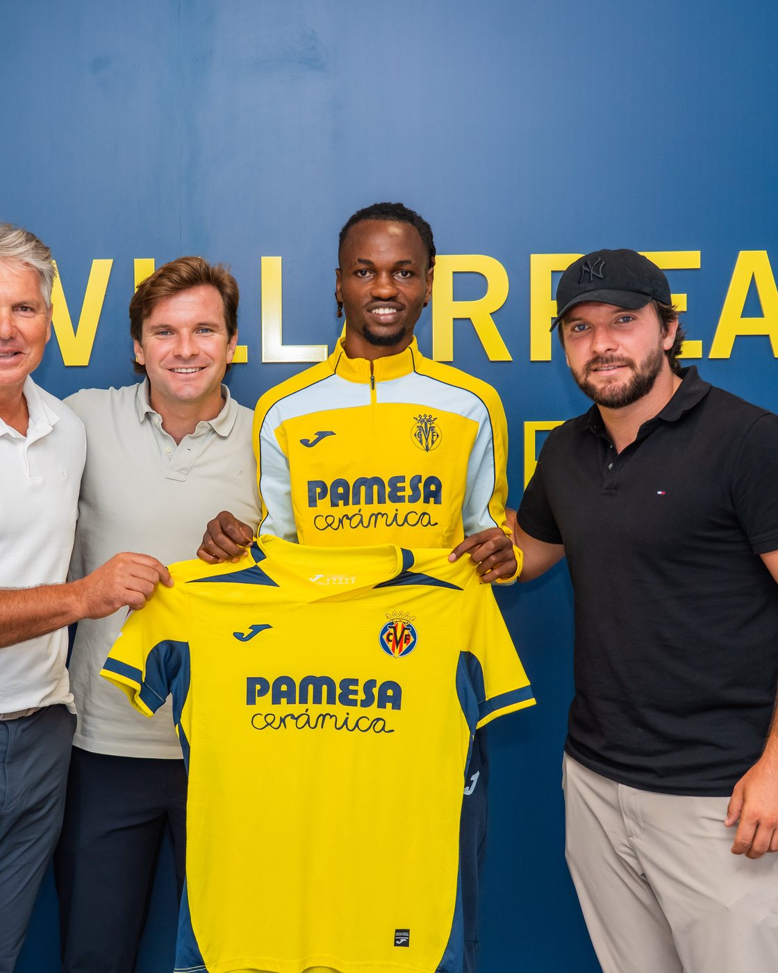 Wahabu Musah signing with Villarreal CF