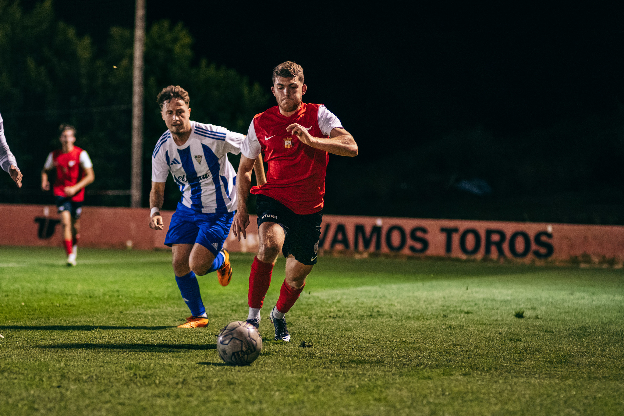 ETURE FC and Vinaròs CF players competing